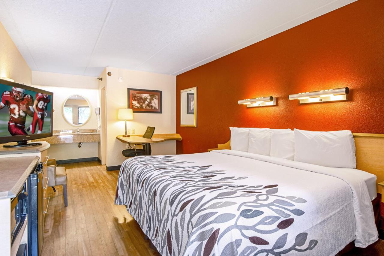 Red Roof Inn Fairmont Eksteriør bilde